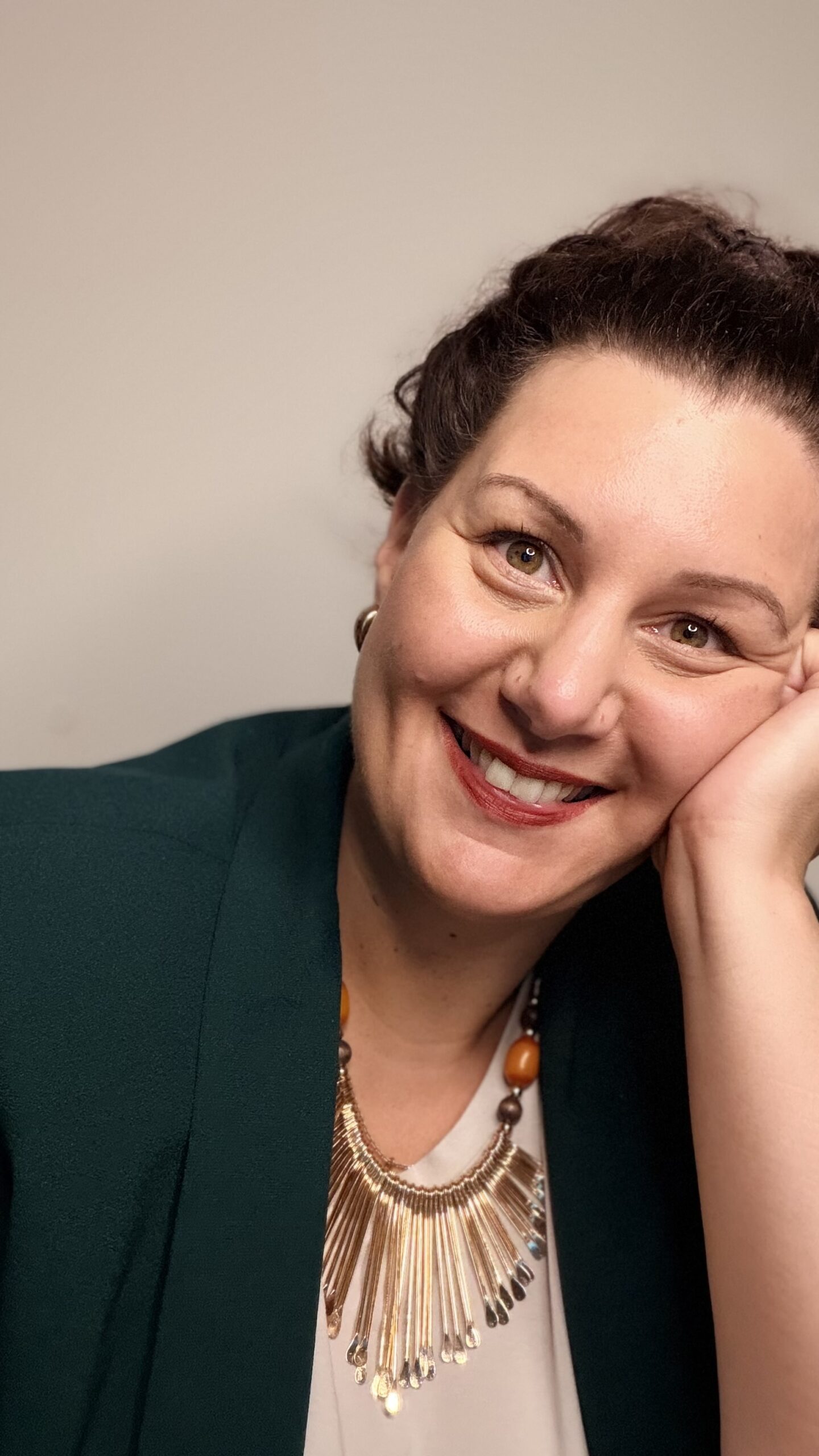 Claudia lächelt entspannt